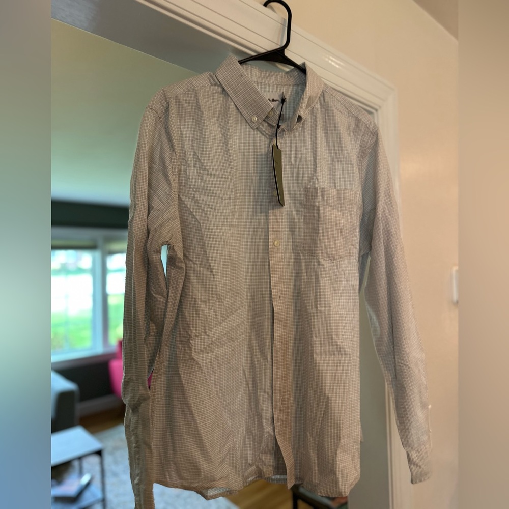 Brand new button up, member worn. Just needs to be ironed!